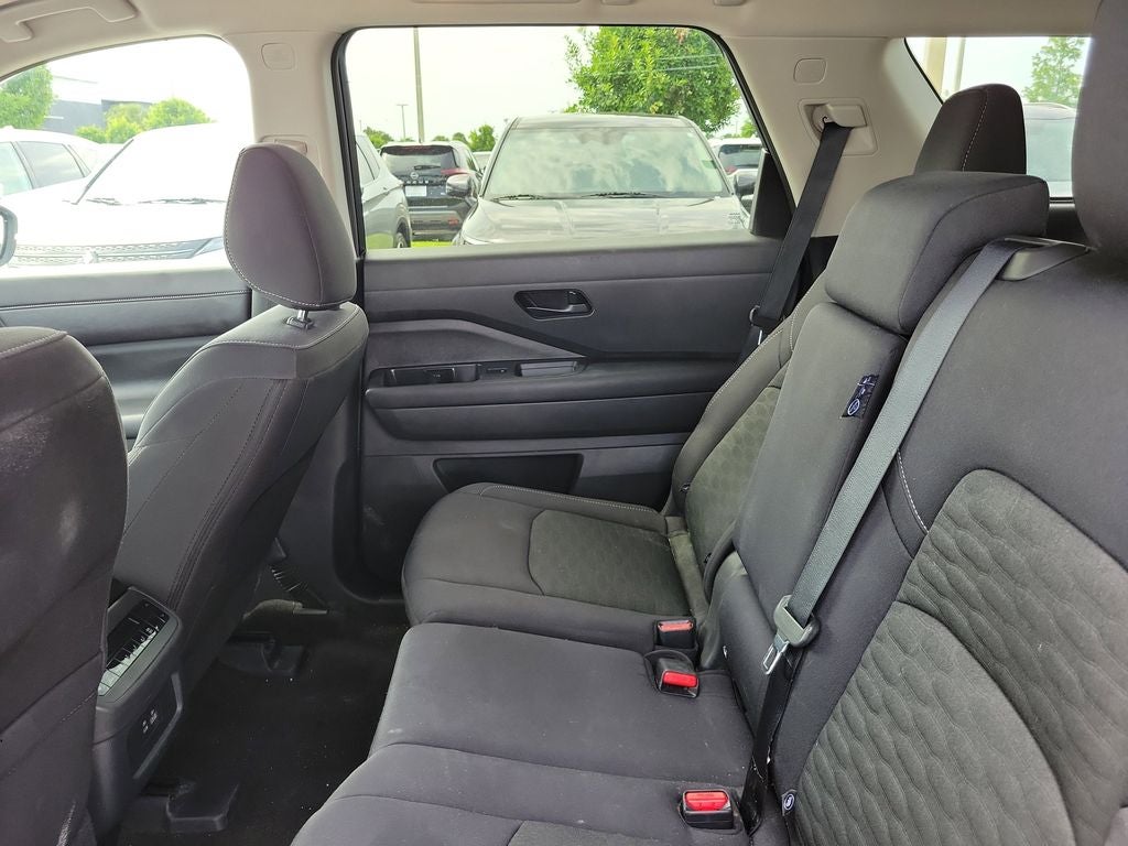 2024 Nissan Pathfinder SV
