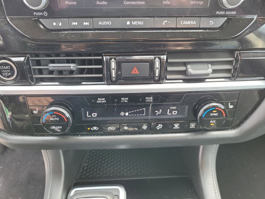 2024 Nissan Pathfinder SV