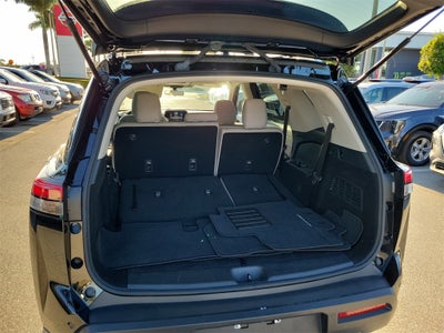 2023 Nissan Pathfinder SV