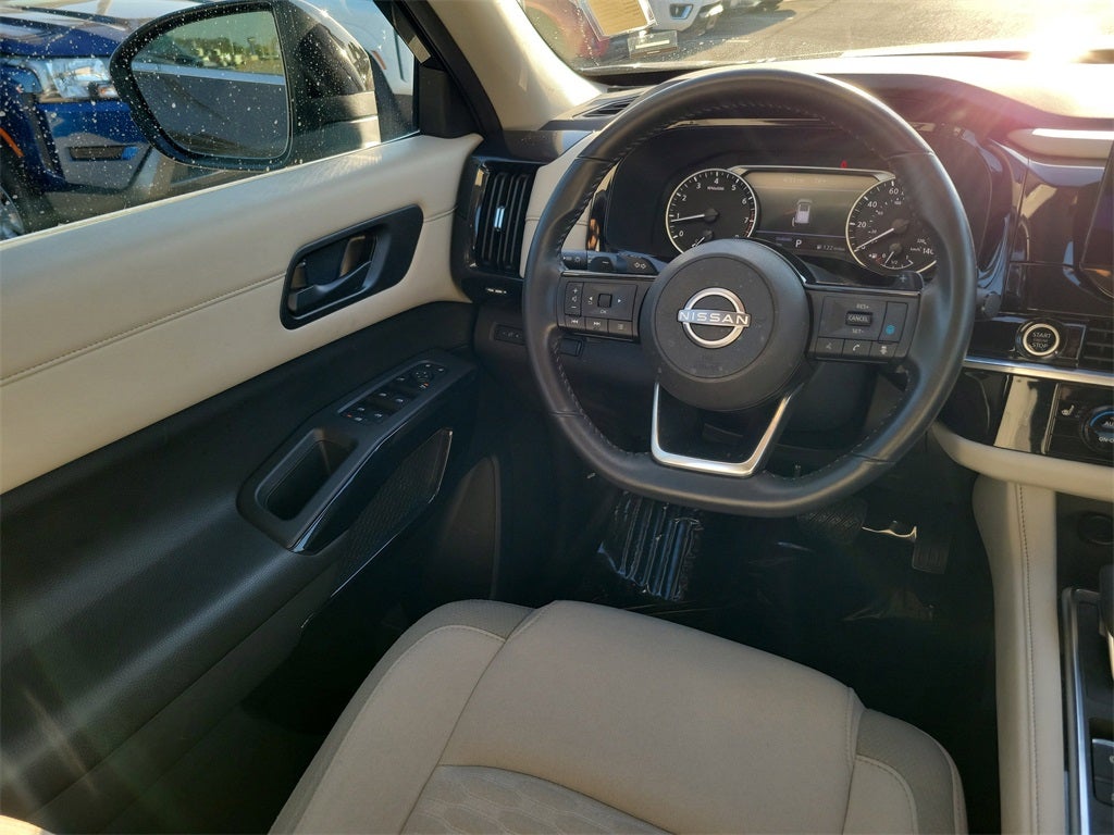 2023 Nissan Pathfinder SV