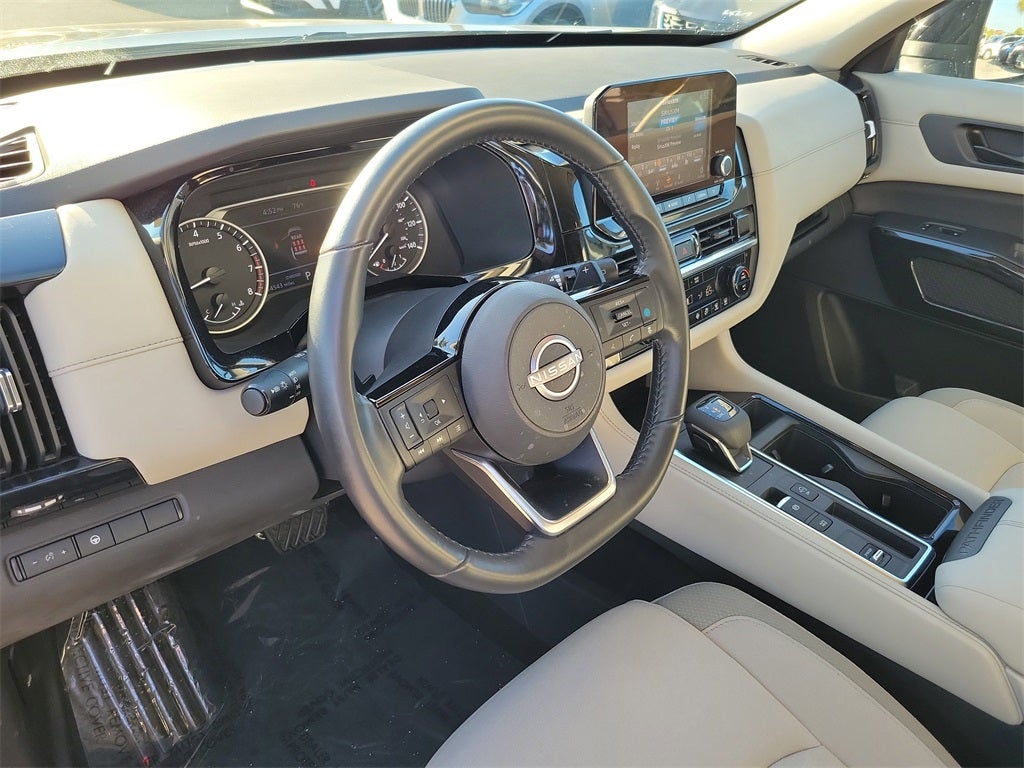 2023 Nissan Pathfinder SV