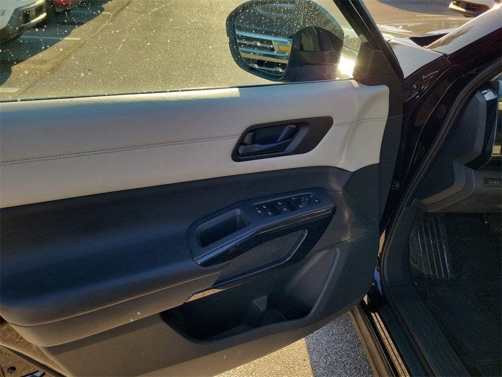 2023 Nissan Pathfinder SV