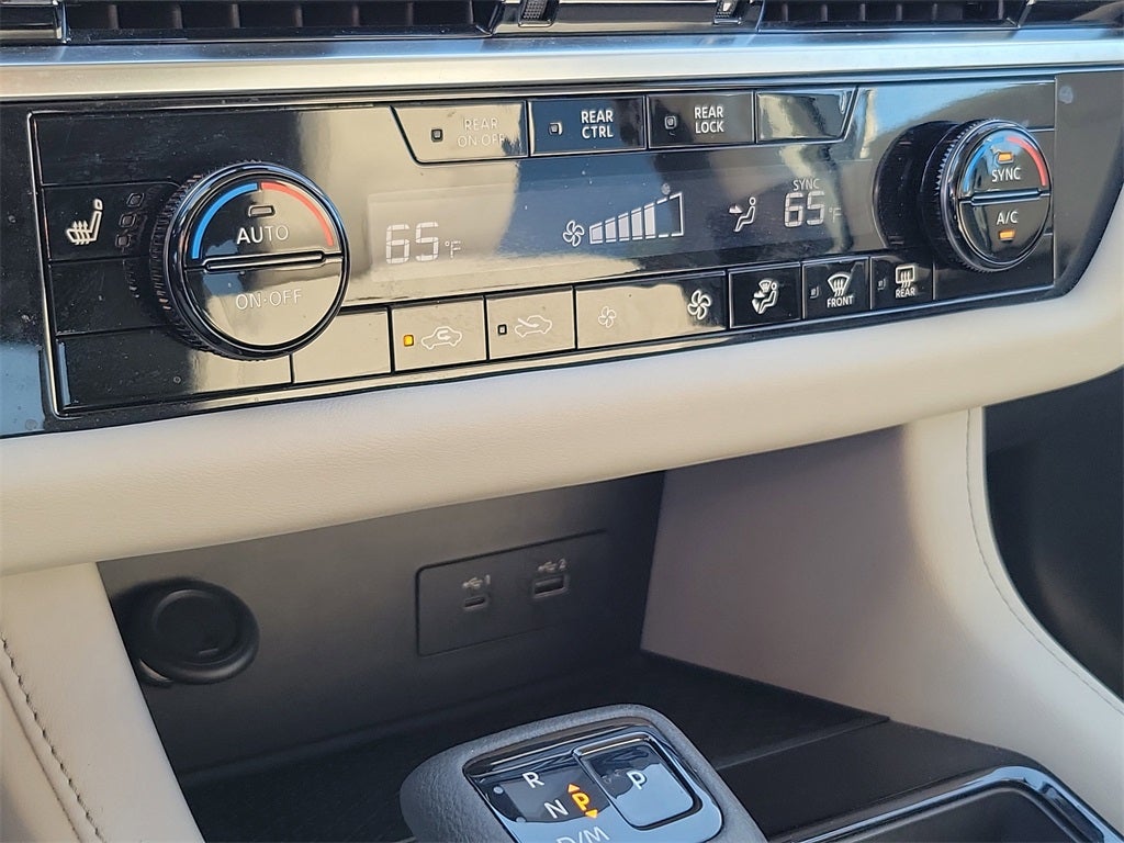 2023 Nissan Pathfinder SV