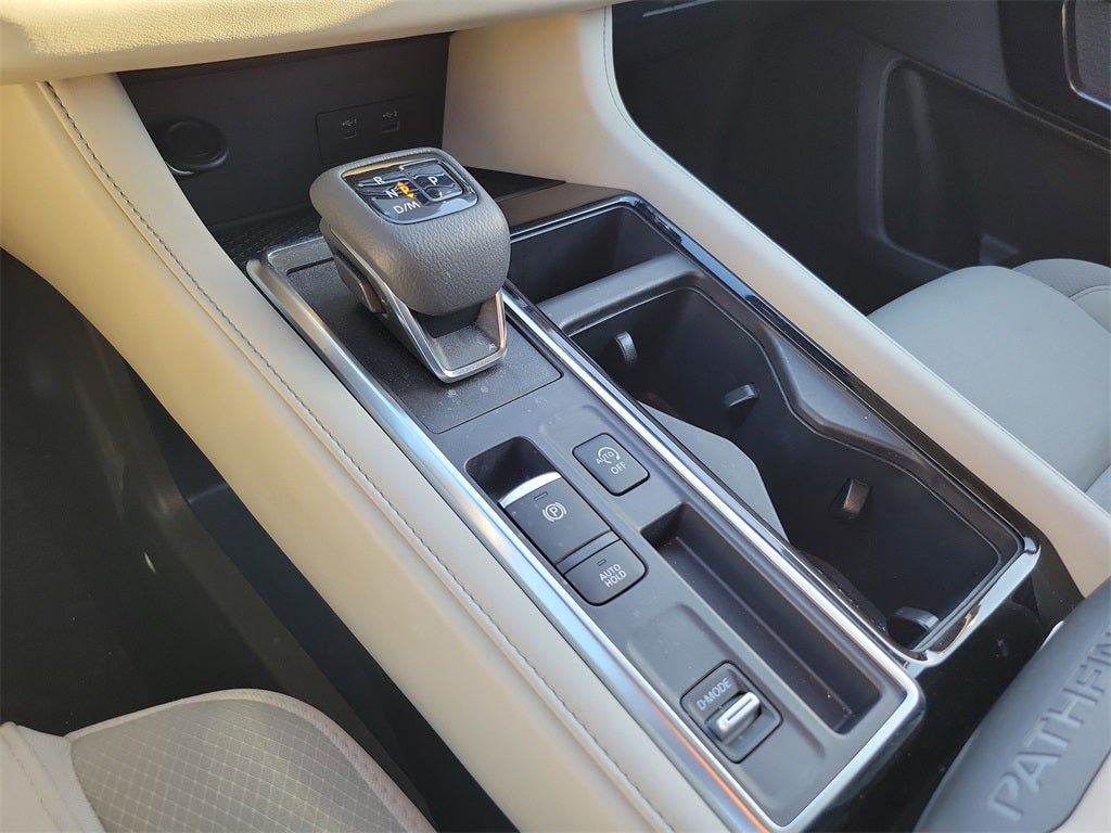 2023 Nissan Pathfinder SV