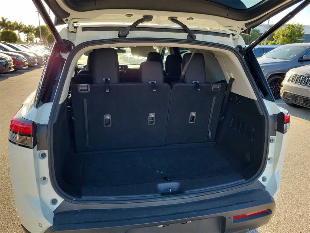 2025 Nissan Pathfinder SV