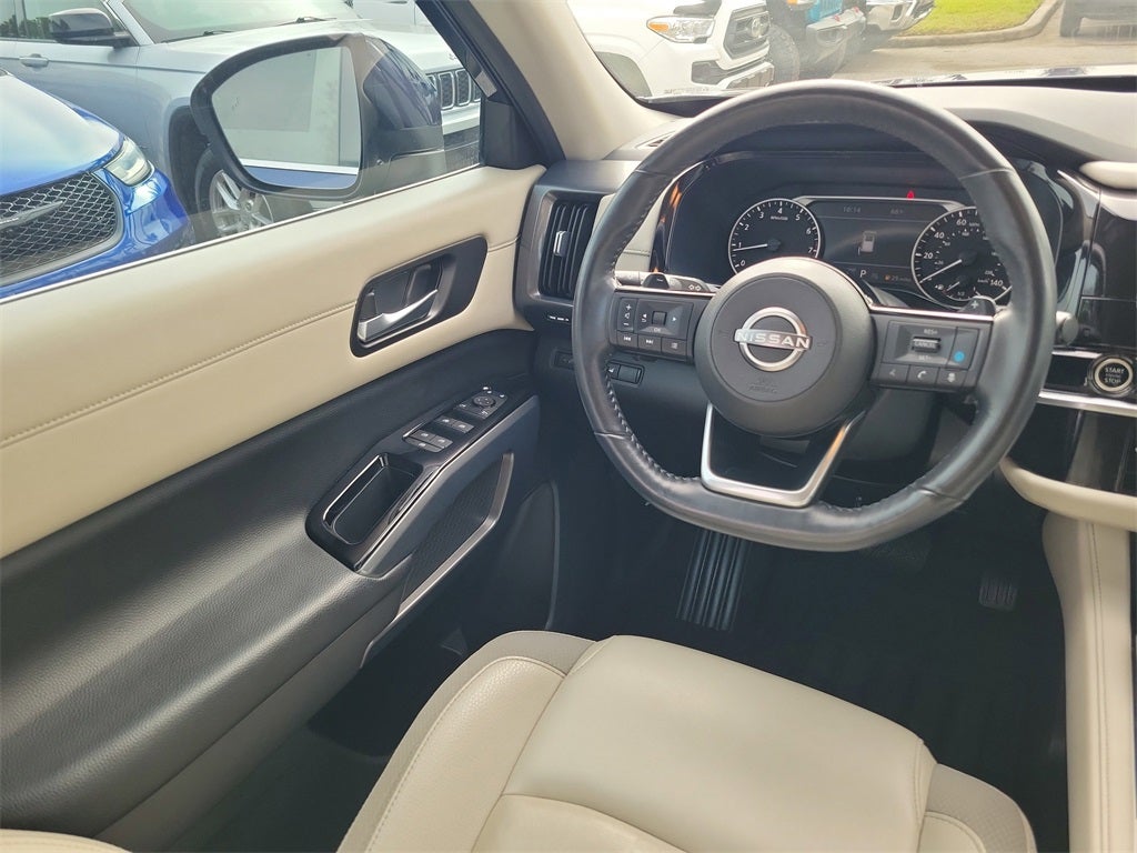 2023 Nissan Pathfinder SL
