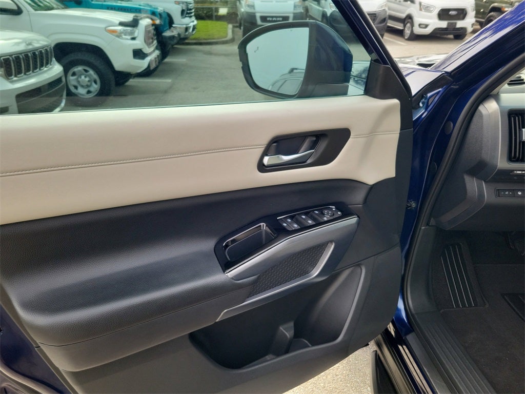 2023 Nissan Pathfinder SL