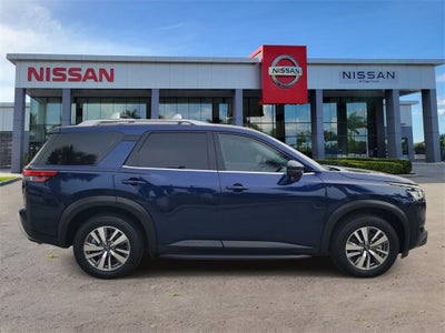 2023 Nissan Pathfinder SL