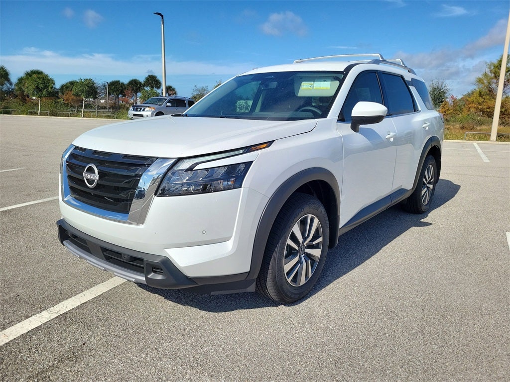 2025 Nissan Pathfinder SL