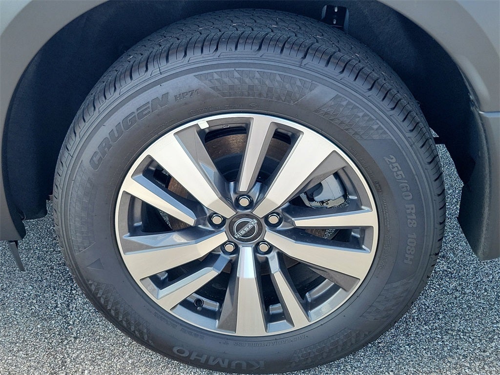 2025 Nissan Pathfinder SL