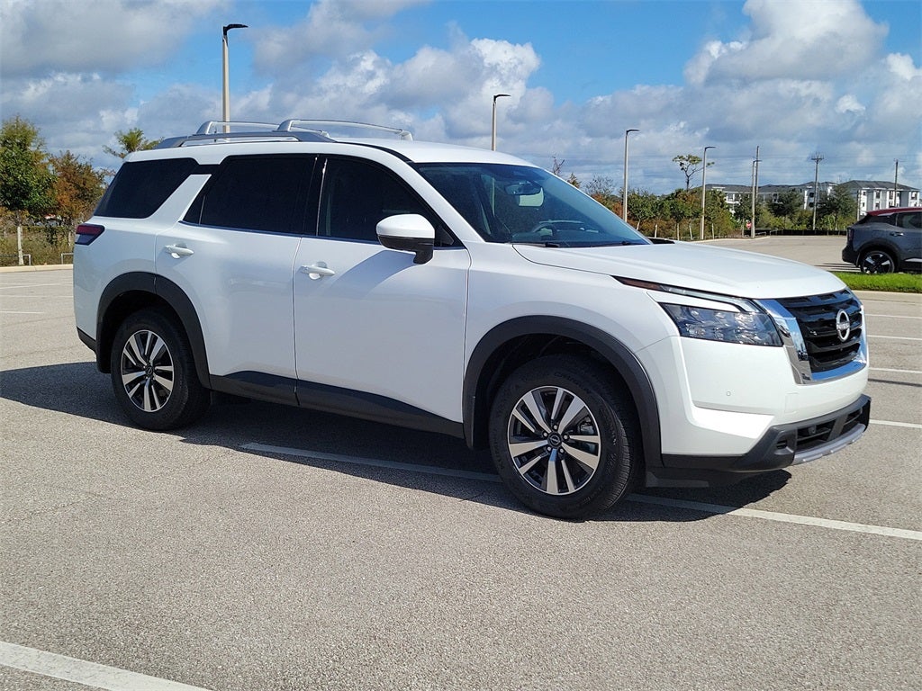 2025 Nissan Pathfinder SL