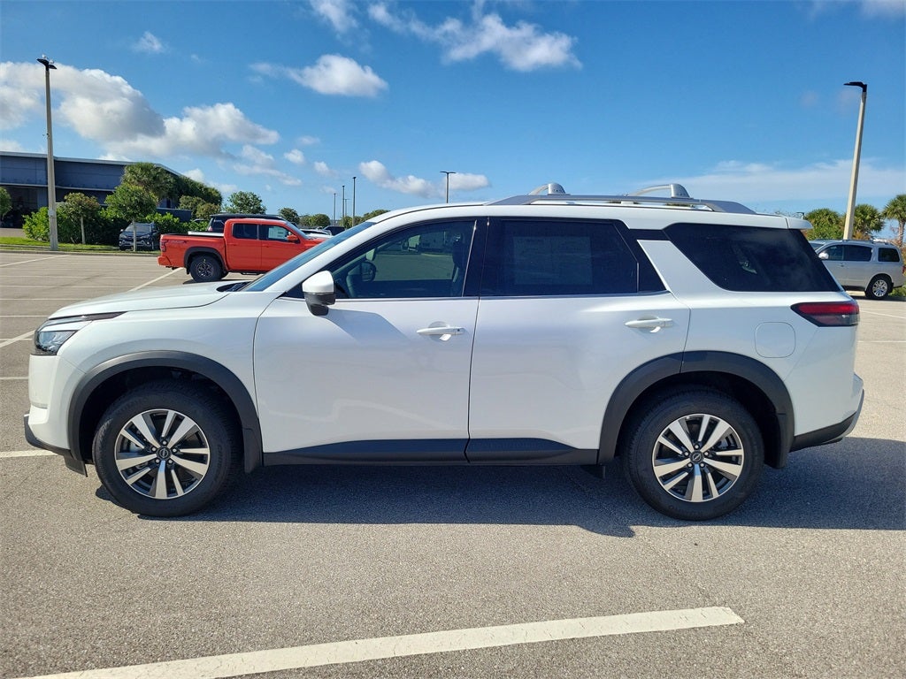 2025 Nissan Pathfinder SL