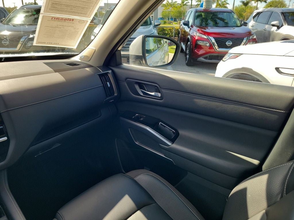 2023 Nissan Pathfinder SL