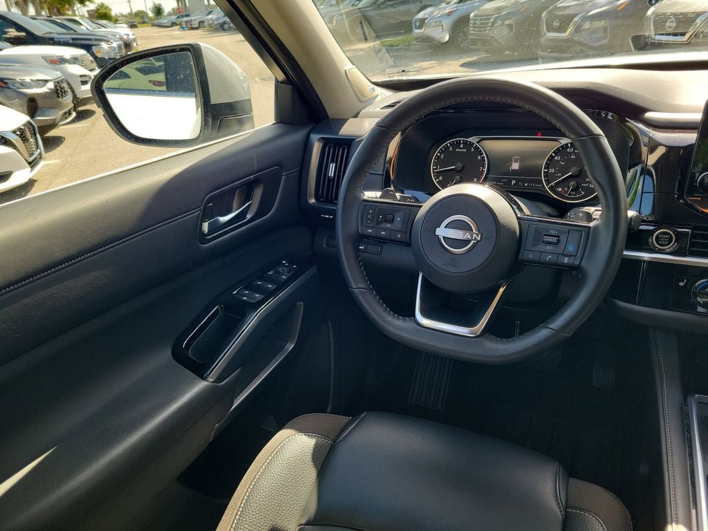 2023 Nissan Pathfinder SL