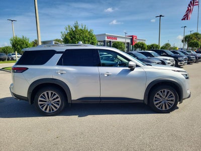 2023 Nissan Pathfinder SL