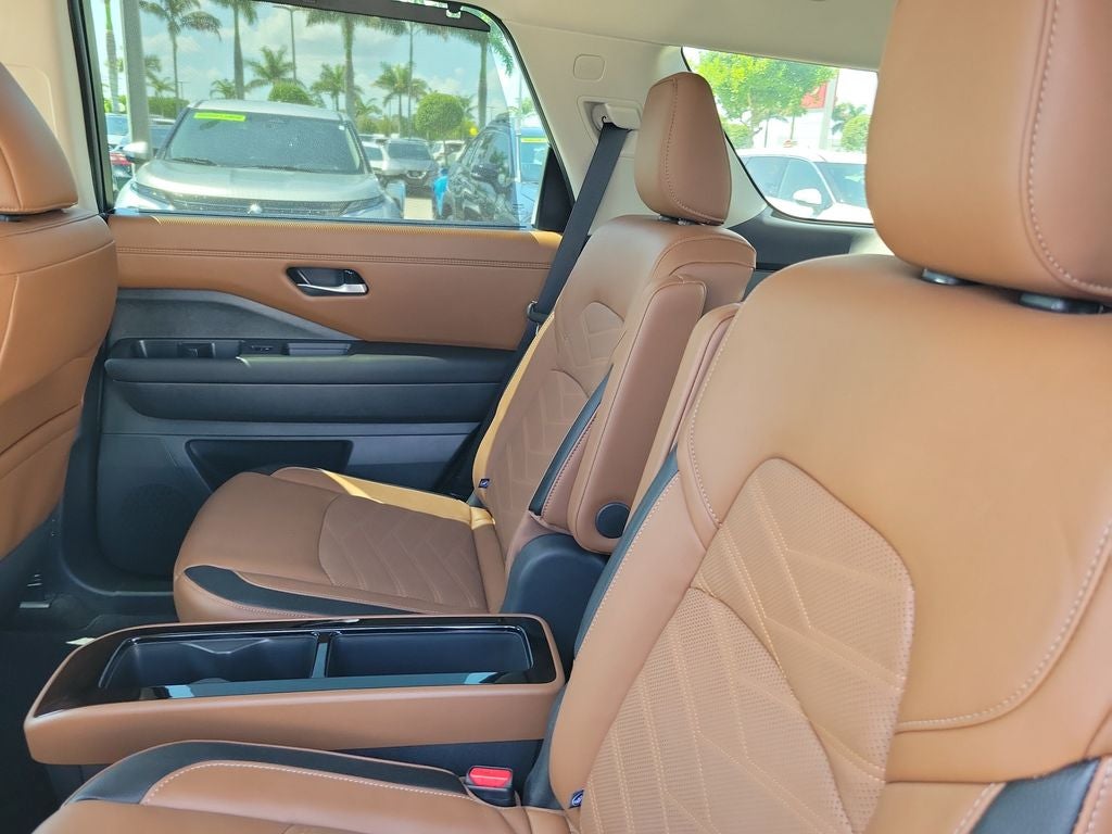 2025 Nissan Pathfinder Platinum
