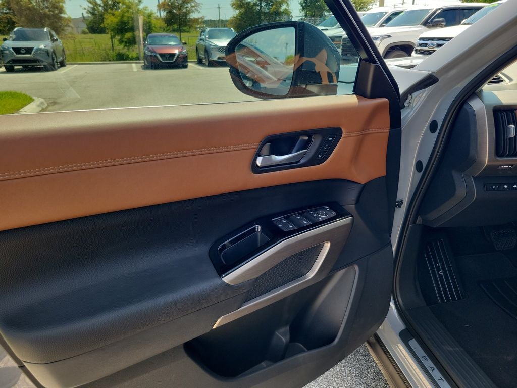 2025 Nissan Pathfinder Platinum