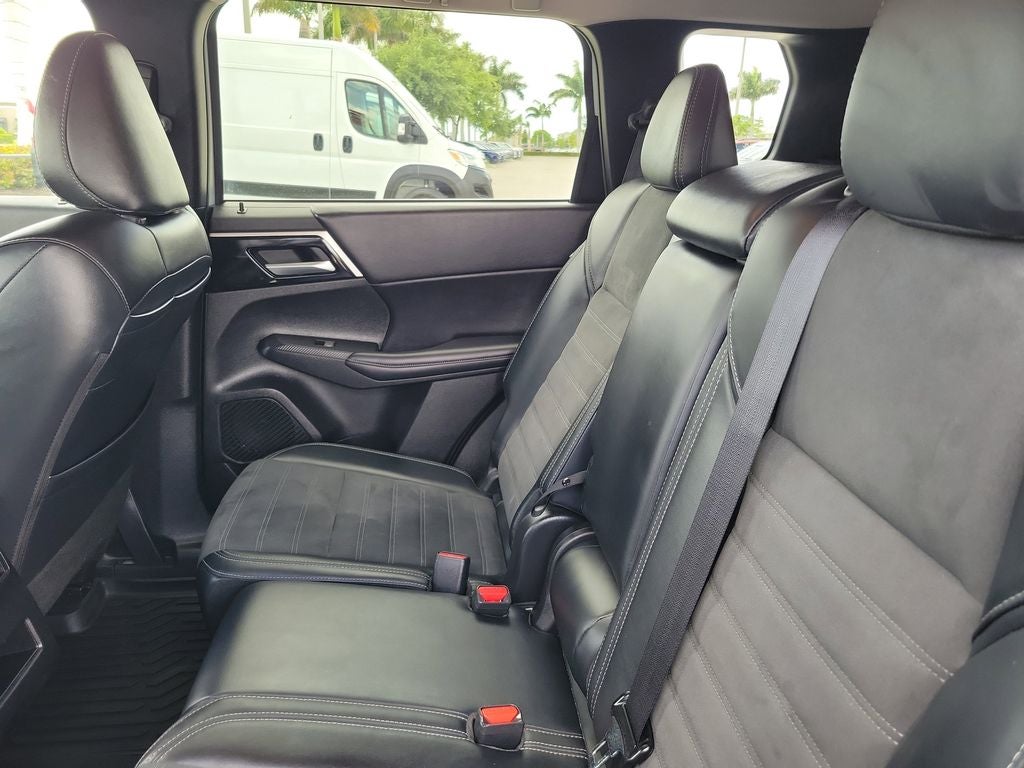 2024 Mitsubishi Outlander SE