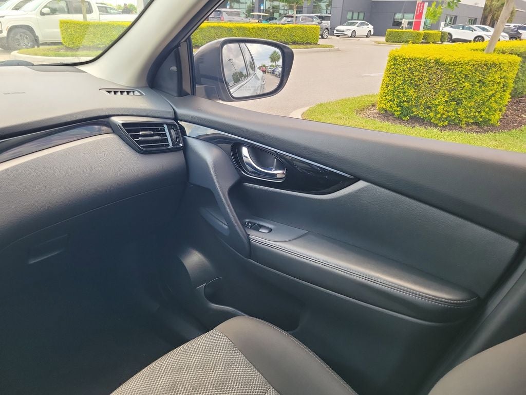 2022 Nissan Rogue Sport SV