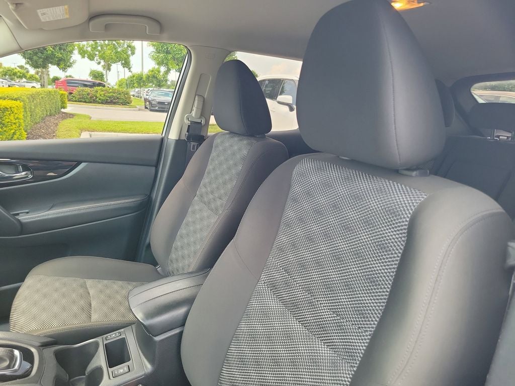 2022 Nissan Rogue Sport SV