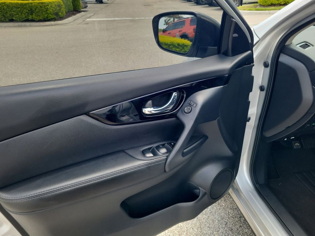 2022 Nissan Rogue Sport SV