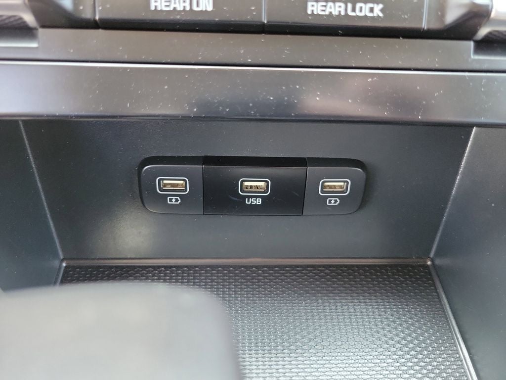 2024 Kia Carnival LX