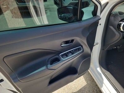 2023 Nissan Versa 1.6 SR