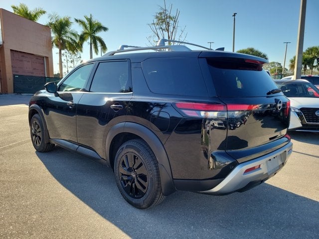 2024 Nissan Pathfinder SL