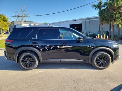 2024 Nissan Pathfinder SL