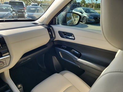 2024 Nissan Pathfinder SL