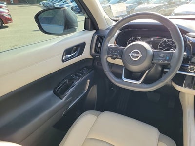 2024 Nissan Pathfinder SL