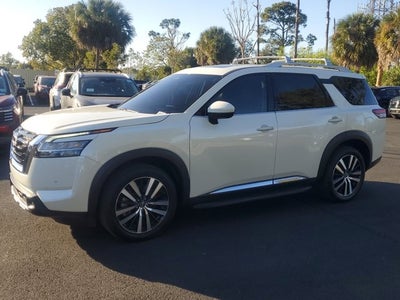 2023 Nissan Pathfinder Platinum