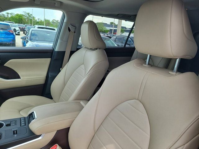 2022 Toyota Highlander Hybrid XLE