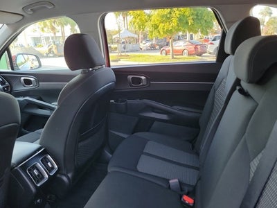 2023 Kia Sorento LX