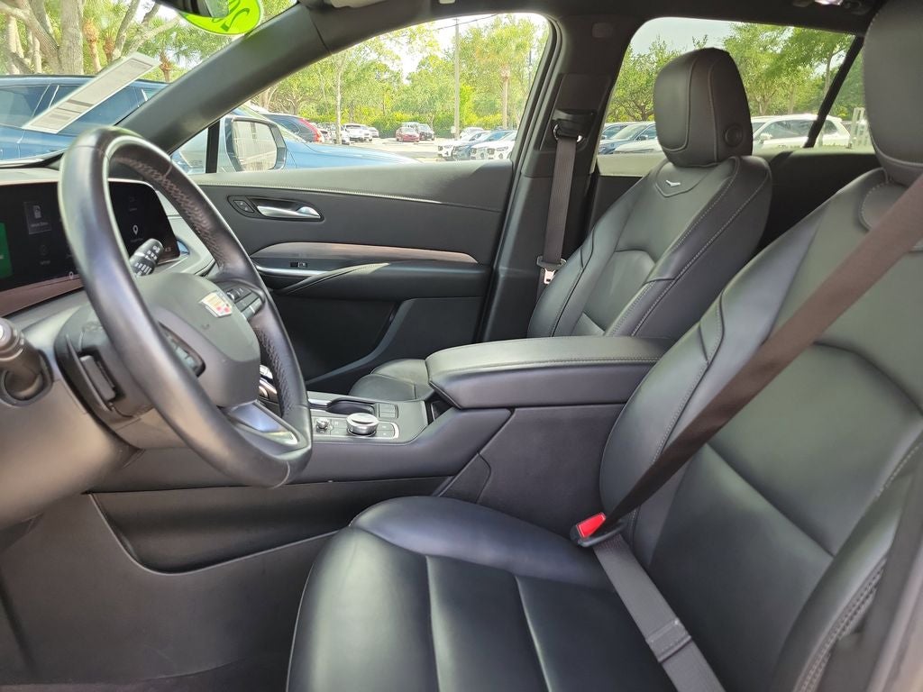 2025 Cadillac XT4 FWD Premium Luxury