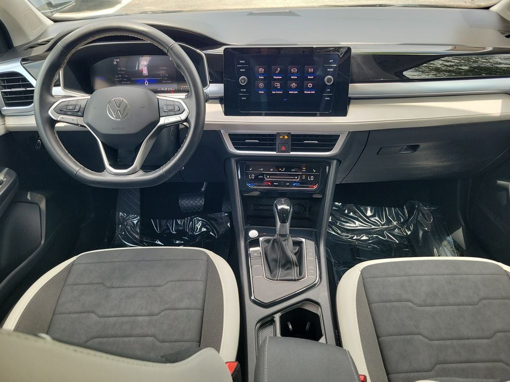 2025 Volkswagen Taos SE