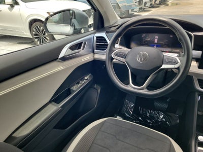 2025 Volkswagen Taos SE