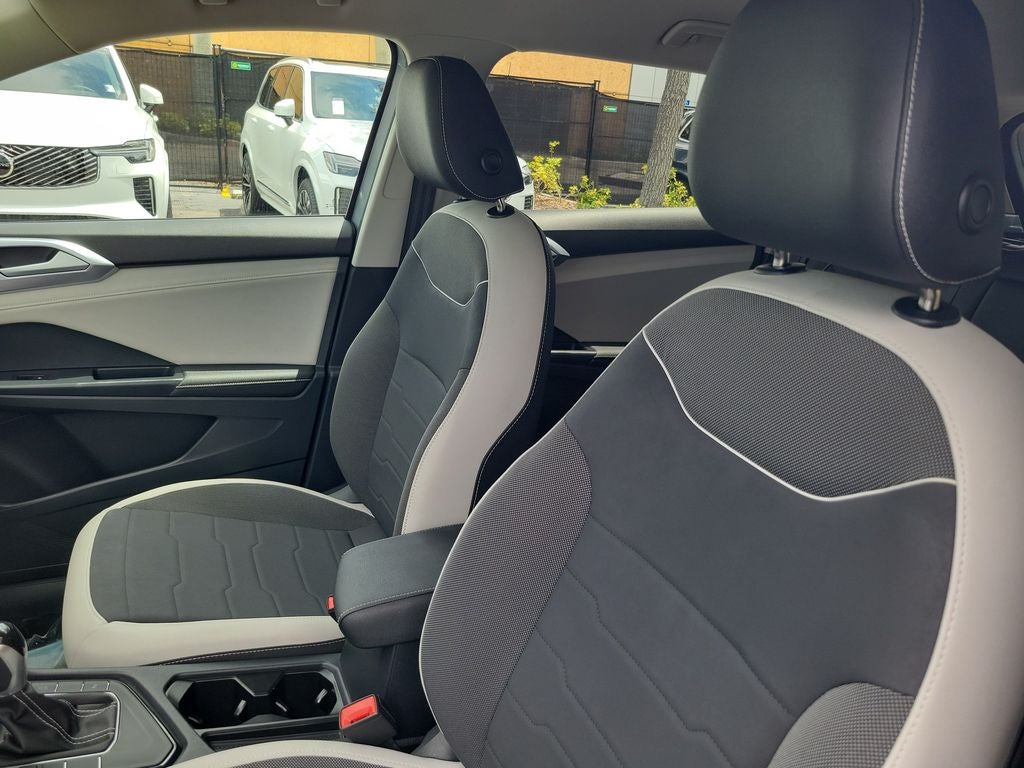 2025 Volkswagen Taos SE
