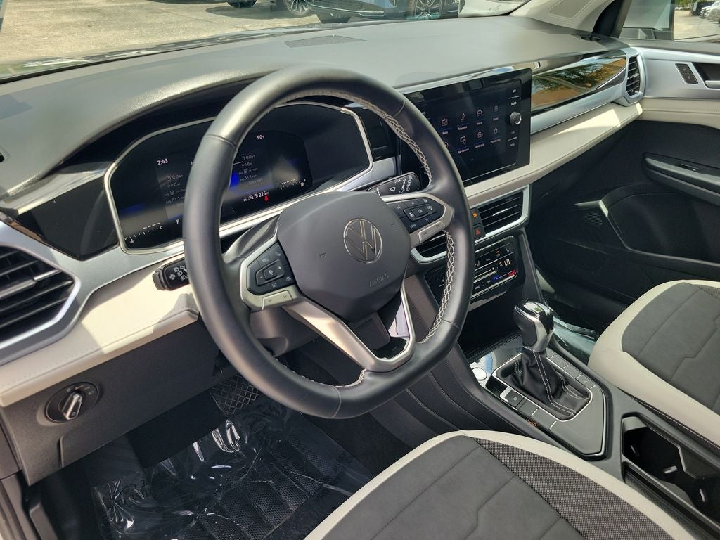 2025 Volkswagen Taos SE