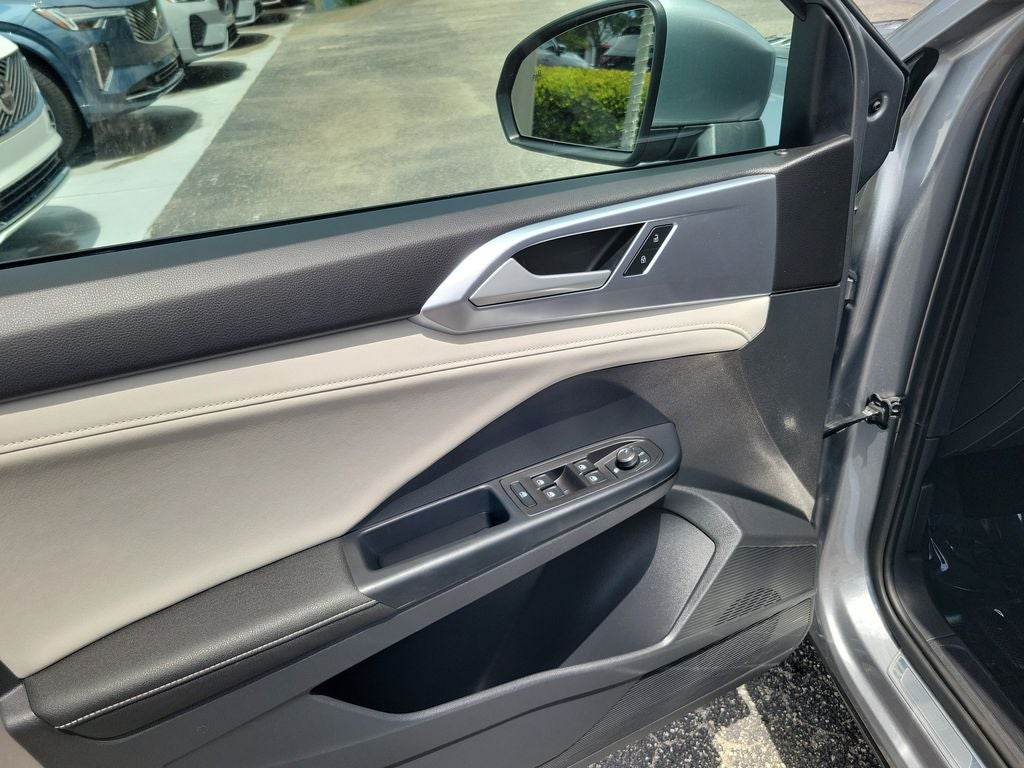 2025 Volkswagen Taos SE