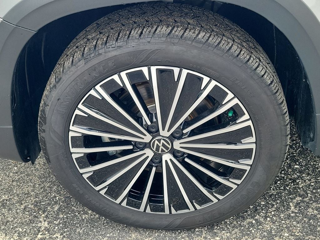 2025 Volkswagen Taos SE