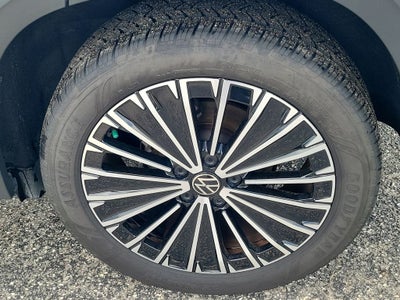 2025 Volkswagen Taos SE