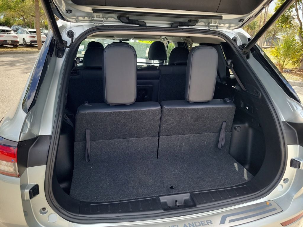 2023 Mitsubishi Outlander SE