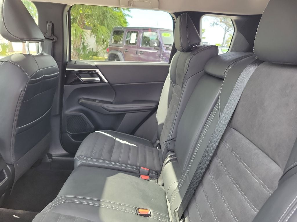 2023 Mitsubishi Outlander SE