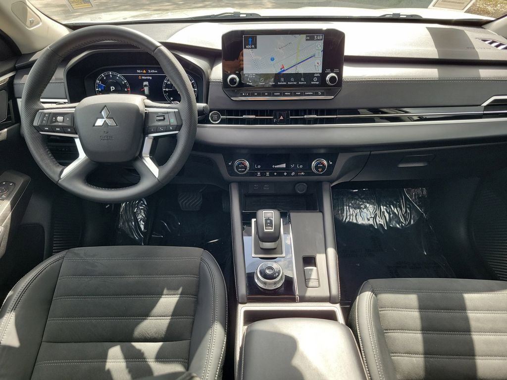 2023 Mitsubishi Outlander SE