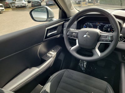 2023 Mitsubishi Outlander SE