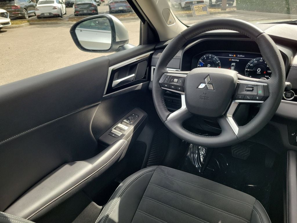 2023 Mitsubishi Outlander SE