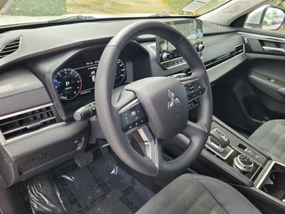 2023 Mitsubishi Outlander SE