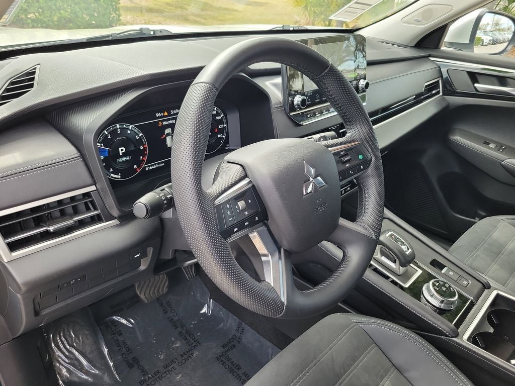 2023 Mitsubishi Outlander SE
