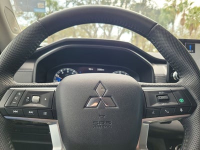2023 Mitsubishi Outlander SE